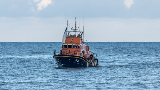 2 osoby zaginęły po zatonięciu łodzi rybackiej u wybrzeży East Sussex