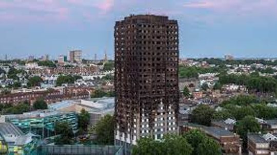 20 milionów funtów odszkodowania dla strażaków gaszących pożar wieżowca Grenfell Tower