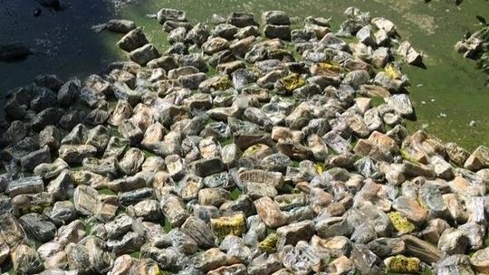 300 bochenków chleba wyrzucono do jeziora