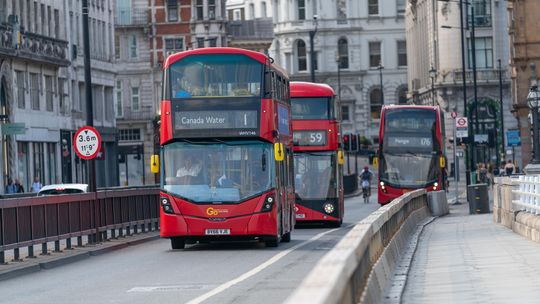 Anglia: 2 funty za przejazd autobusem! Transport publiczny zimą będzie tańszy