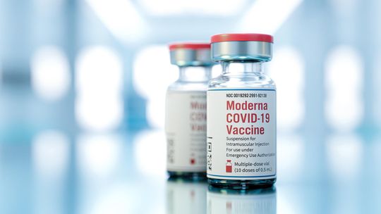 Anglia: 5 września ruszają szczepienia przypominające na Covid-19