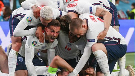 Anglia po 55 latach znów zagra w finale Euro 2020. Kontrowersje wokół karnego!