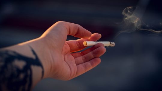 Anglicy wypalają coraz mniej papierosów