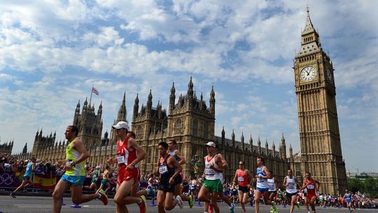 Apel o unikanie w niedzielę trasy maratonu londyńskiego przebiegającego koło Parlamentu