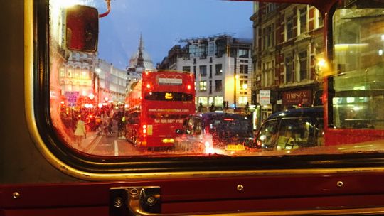 Ataki na kobiety w londyńskich autobusach