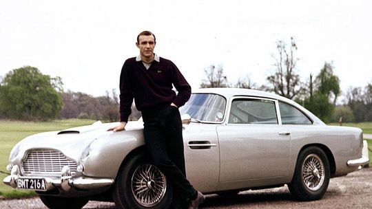 Auto James'a Bonda sprzedane za 5,26 miliona funtów