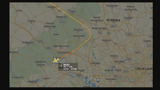 Awaryjne lądowanie samolotu na lotnisku Heathrow