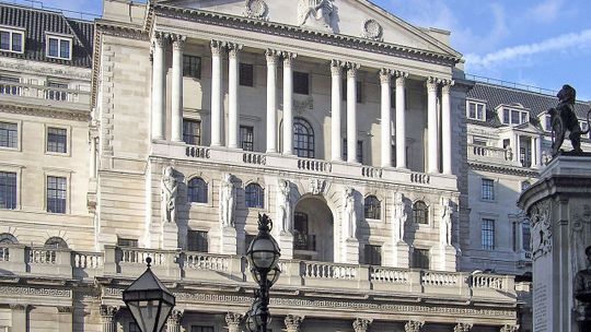 Bank Anglii awaryjnie tnie stopy procentowe
