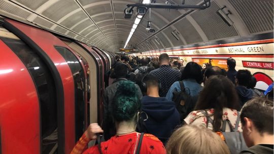 Bohater dnia londyńskiego metra, uratował człowieka