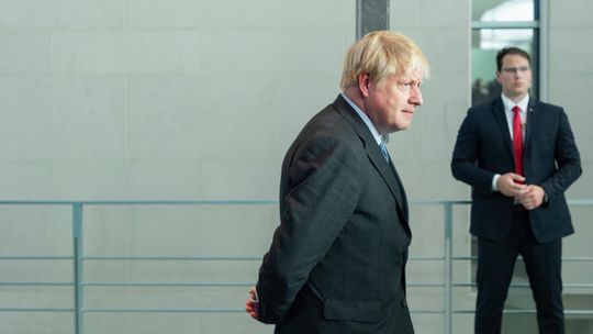 Boris Johnson: koronawirus zebrał straszne żniwo w naszym kraju