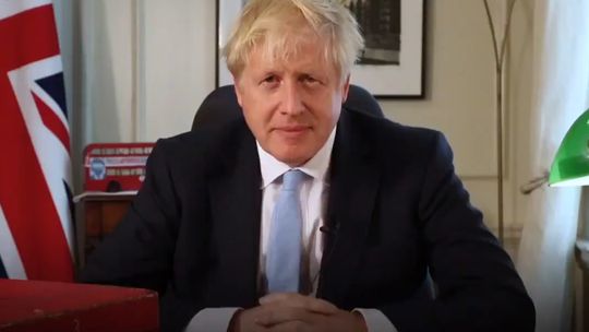 Boris Johnson oskarżony o „wyrzucanie pieniędzy”