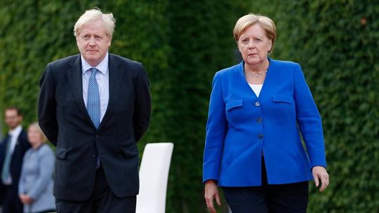 Boris Johnson spotka się dziś z Angelą Merkel, zaostrzenie zasad wjazdu Brytyjczyków do państw UE głównym tematem rozmów