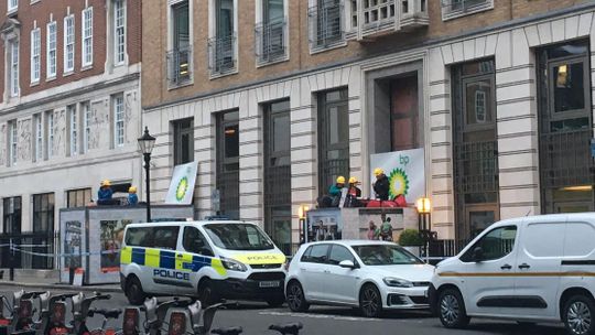 Centrala BP w Londynie zablokowana przez Greenpeace