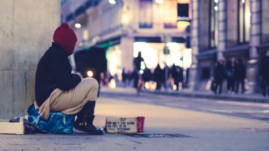 Co 19 godzin umiera bezdomny na ulicach UK