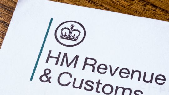Dodatkowe 500 funtów z HM Revenue & Customs