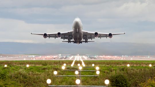 Dwóch na pięciu pracowników brytyjskich lotnisk myśli o odejściu z pracy
