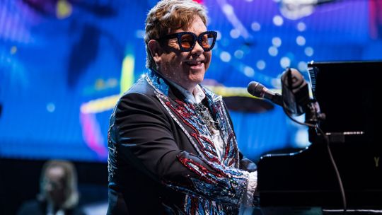 Elton John przekaże milion dolarów australijskim strażakom