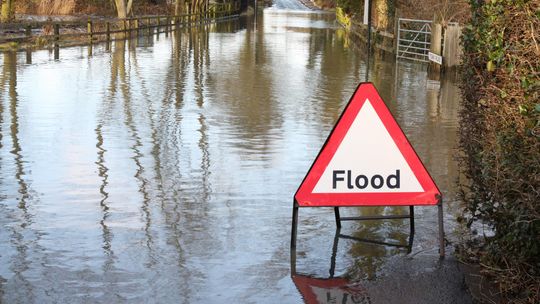 Gwałtowne powodzie i podtopienia w południowej Anglii