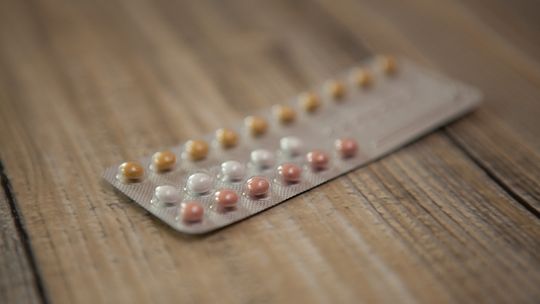 Hormonalne tabletki antykoncepcyjne podnoszą ryzyko wystąpienia raka piersi