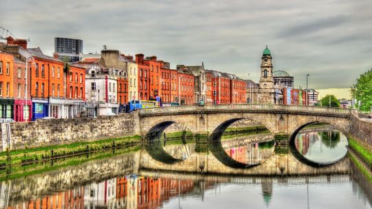 Irlandia: z powodu wariantu Omikron rząd wprowadza kolejne restrykcje
