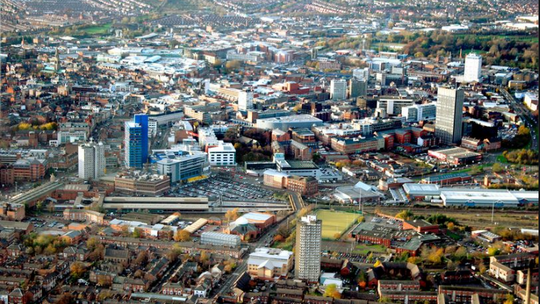 Jedynie lekkie poluzowanie restrykcji w Leicester - burmistrz miasta atakuje rząd