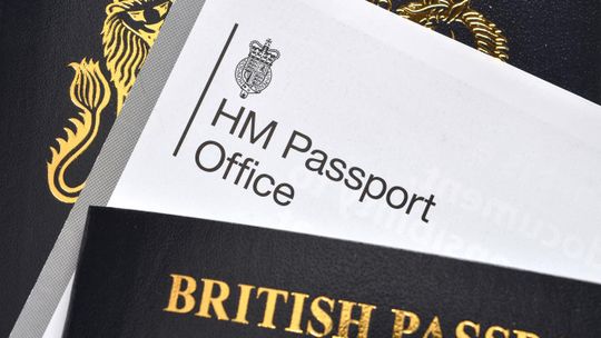 Kurierzy HM Passport Office gubią paszporty