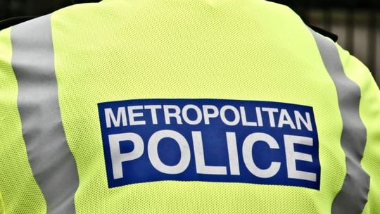 Londyn: Brutalny atak na patrol policji