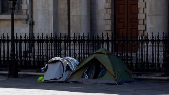 Londyn: Na ulicach miasta przybywa bezdomnych