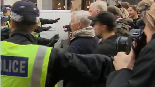 Londyn: Protest przeciwko blokadom, aresztowano ponad 60 osób