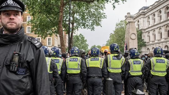 Londyn: Protesty pod ambasadą Iranu – aresztowano kilkanaście osób