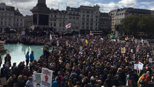 Londyn: Starcia policji z protestującymi 