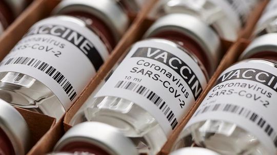 Na Wyspach zaczęło się podawanie trzeciej dawki szczepionki przeciw Covid-19