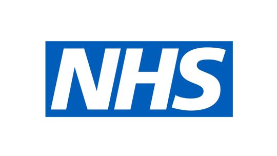 NHS wprowadza osoby monitorujące kontakty zakaźne w Anglii