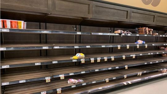 „Nie panikujcie, żywności wystarczy” - apelują supermarkety