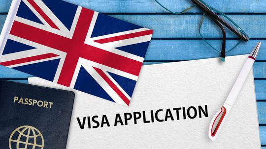 Nowe progi zarobków wymaganych przy aplikacji o brytyjskie wizy rodzinne i pracownicze