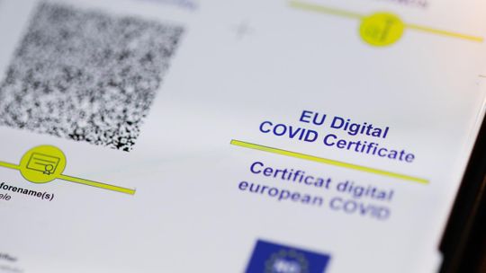 Od 1 lutego ważność unijnych certyfikatów covid skrócona do 9 miesięcy