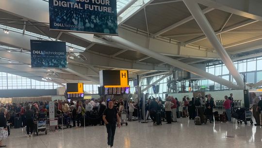 Opóźnienia wylotów z Heathrow – winna usterka systemu bagażowego 