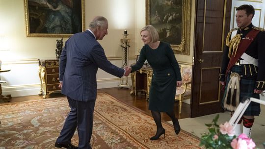 Pierwsza cotygodniowa audiencja Liz Truss w Buckingham Palace