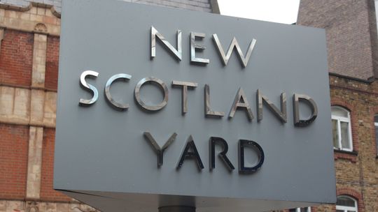 Policja: 14-latek raniony nożem w południowo-wschodnim Londynie