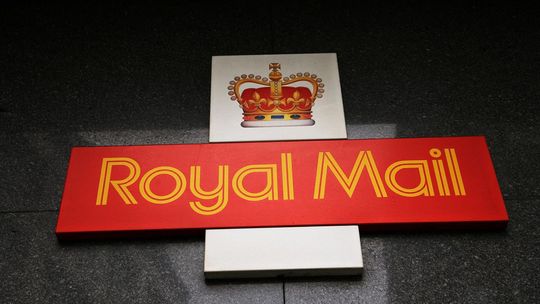 Ponad 100 000 pracowników Royal Mail rozpoczęło strajk