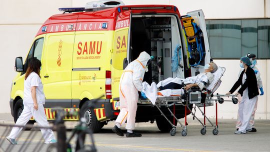 Ponad 500 osób trafiło do szpitala z koronawirusem pomimo zaszczepienia