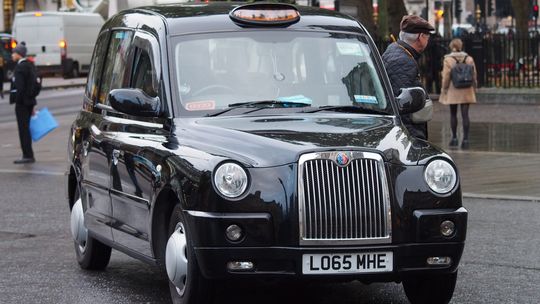 Ponad połowa czarnych taksówek w Londynie nie emituje spalin