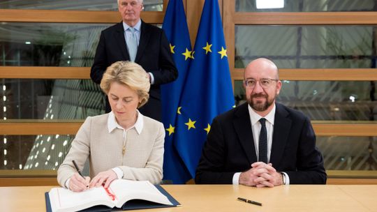 Przywódcy UE podpisali umowę o wyjściu UK