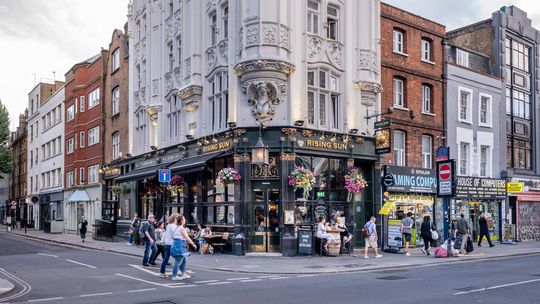 Ruch samochodów na Tottenham Court Road zmalał o dwie trzecie