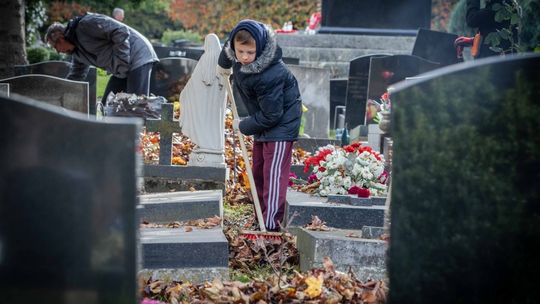 Rusza sprzątanie polskich grobów