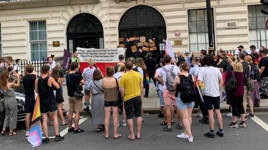 Szef partii KORWiN w Londynie zatrzymany na proteście środowiska LGBT