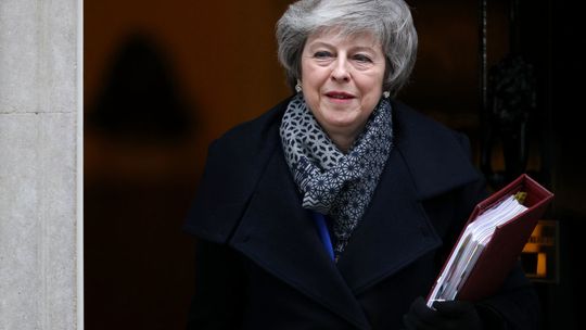 Theresa May obroniła stanowisko. Wotum nieufności odrzucone