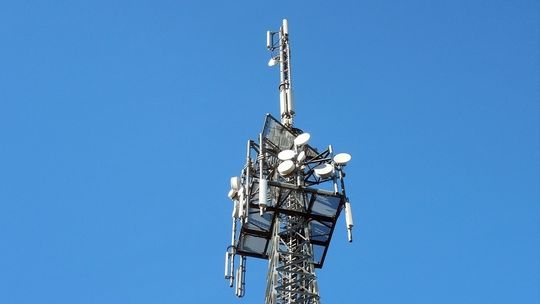 UK: 20 ataków na maszty sieci 5G w święta