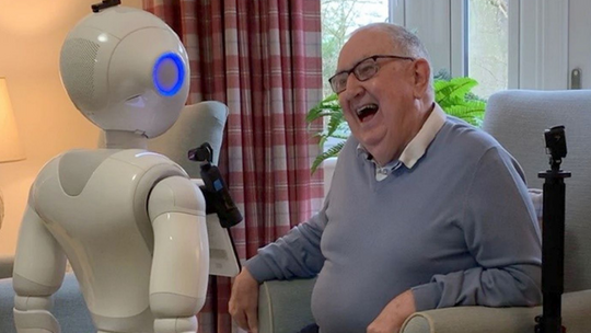 UK: Mówiące roboty w domach opieki sposobem na samotność mieszkańców?!