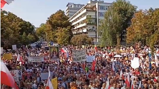 Warszawa: Protest przeciwko obostrzeniom
